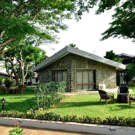 Caves County Resort Malegaon Экстерьер фото