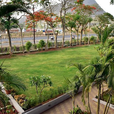 Caves County Resort Malegaon Экстерьер фото