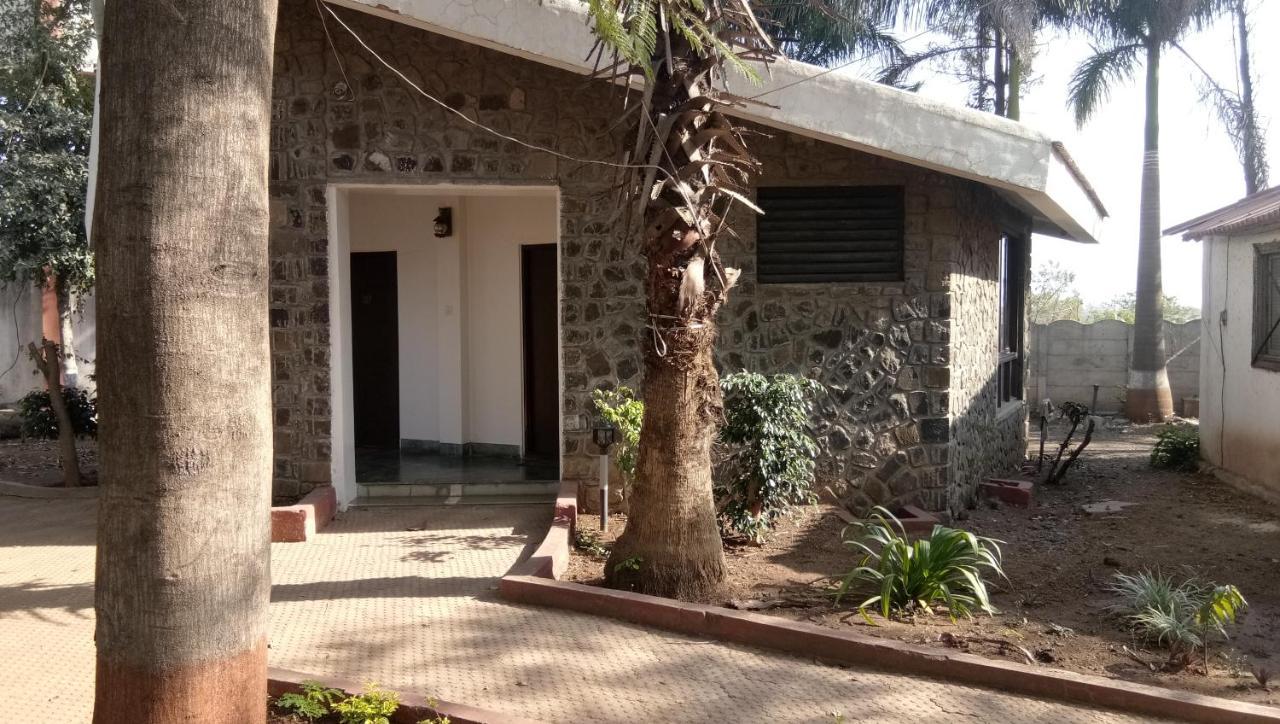 Caves County Resort Malegaon Экстерьер фото