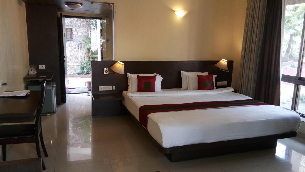 Caves County Resort Malegaon Экстерьер фото
