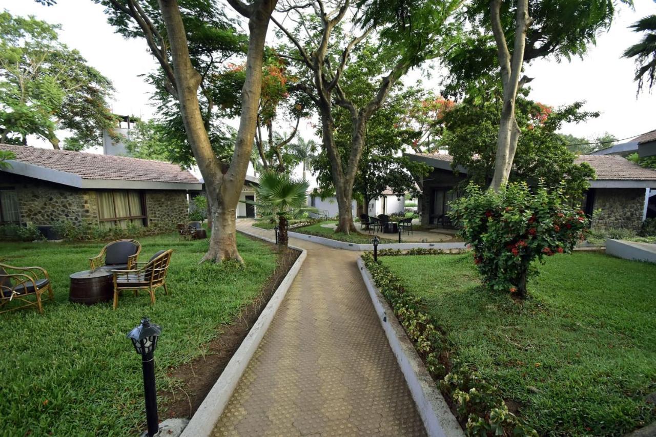 Caves County Resort Malegaon Экстерьер фото