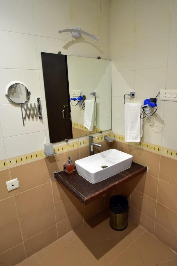 Caves County Resort Malegaon Экстерьер фото