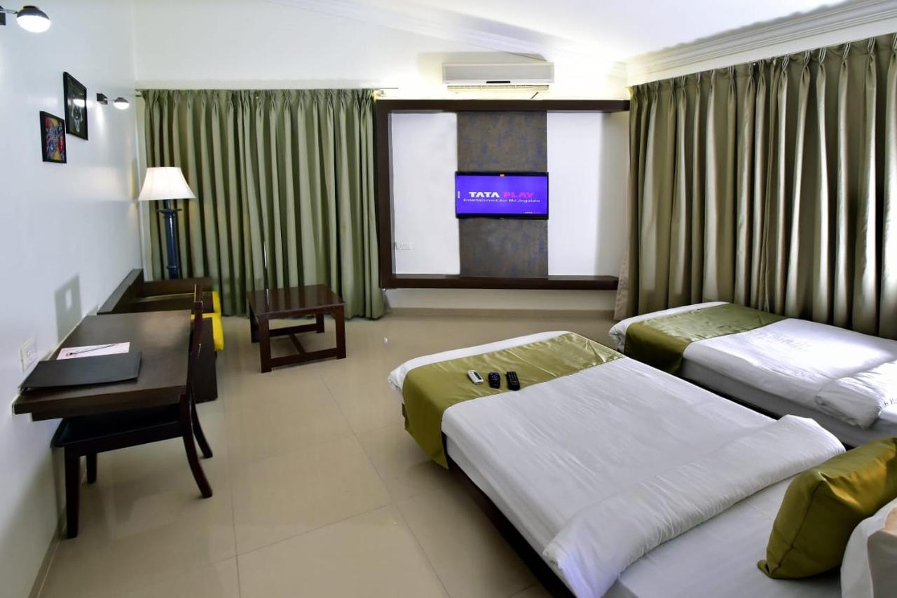 Caves County Resort Malegaon Экстерьер фото