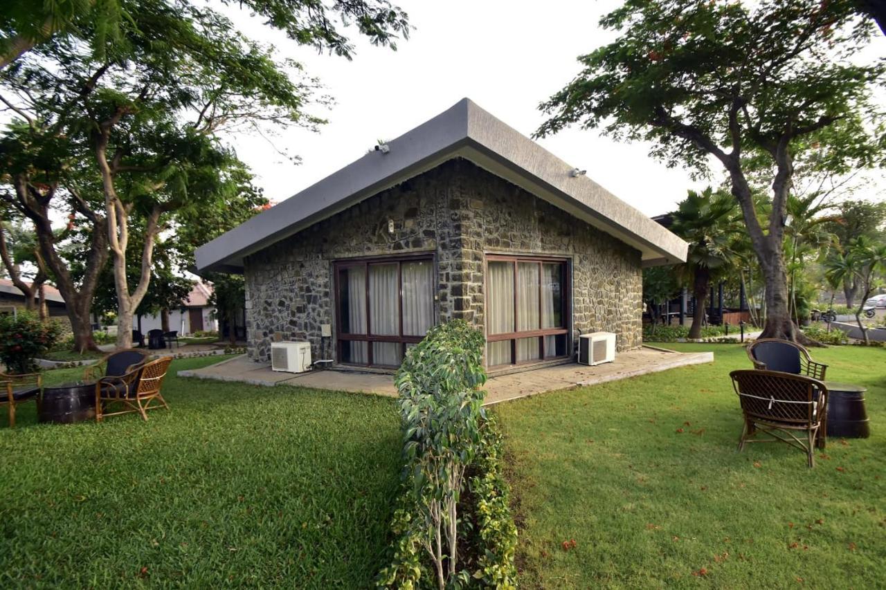 Caves County Resort Malegaon Экстерьер фото