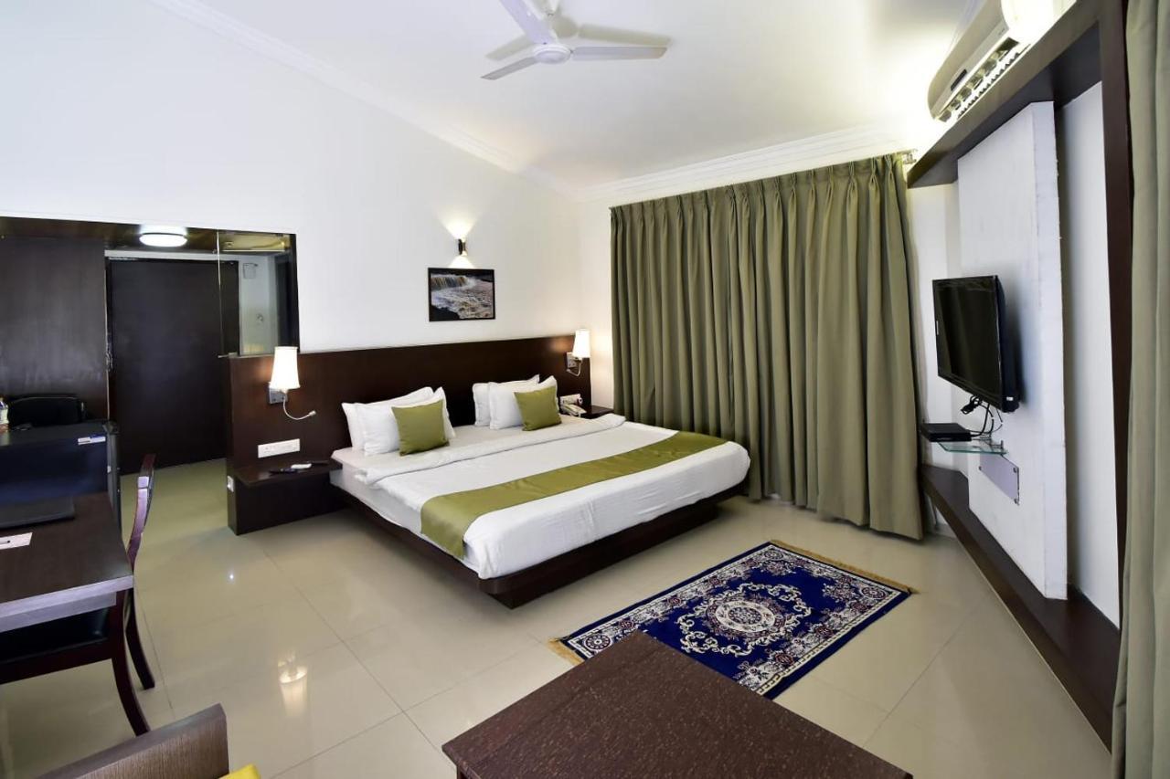 Caves County Resort Malegaon Экстерьер фото