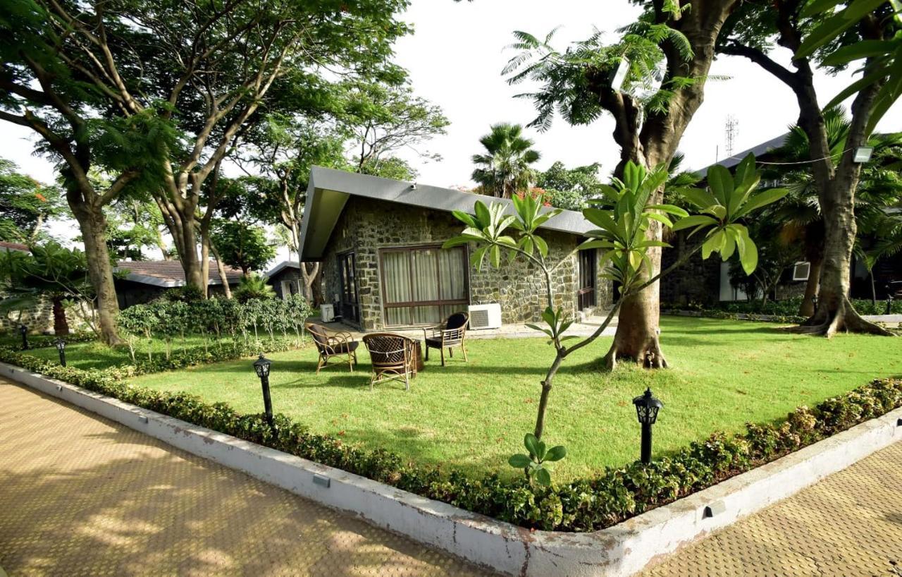 Caves County Resort Malegaon Экстерьер фото