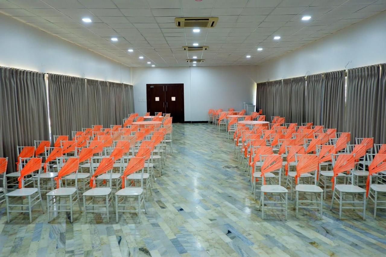 Caves County Resort Malegaon Экстерьер фото