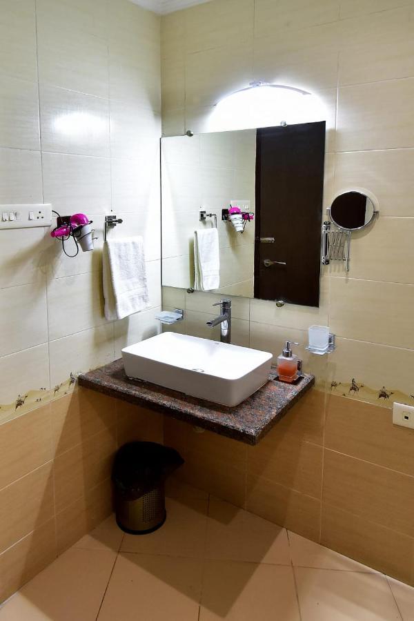 Caves County Resort Malegaon Экстерьер фото