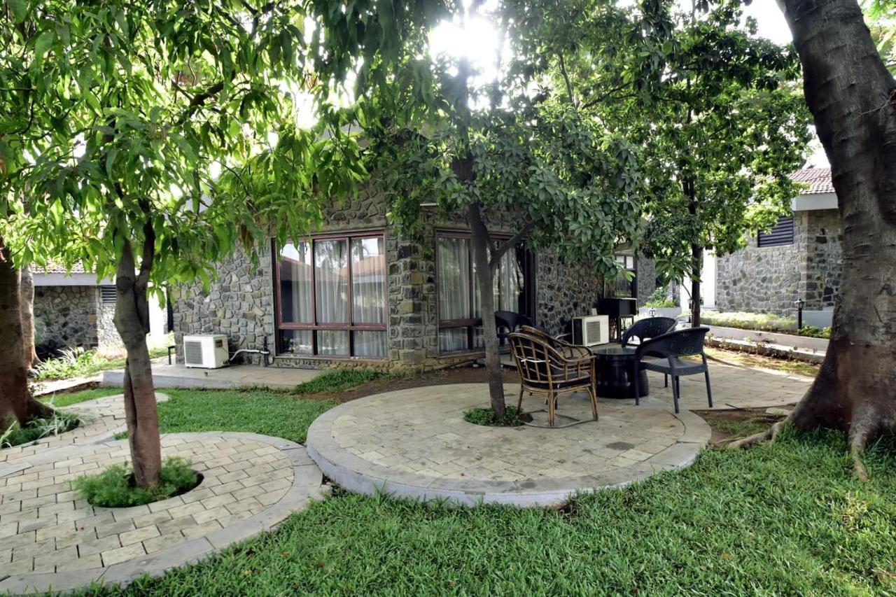 Caves County Resort Malegaon Экстерьер фото