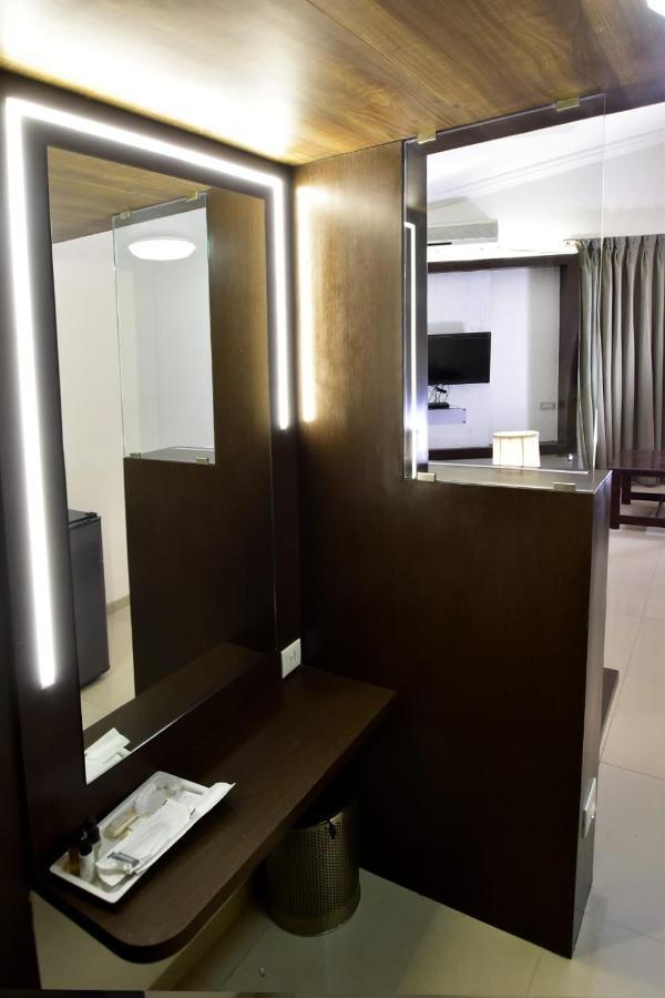 Caves County Resort Malegaon Экстерьер фото
