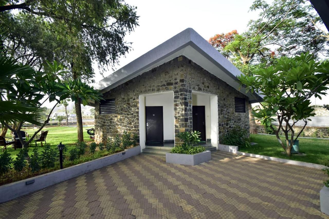 Caves County Resort Malegaon Экстерьер фото