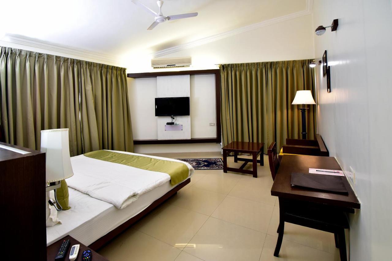 Caves County Resort Malegaon Экстерьер фото
