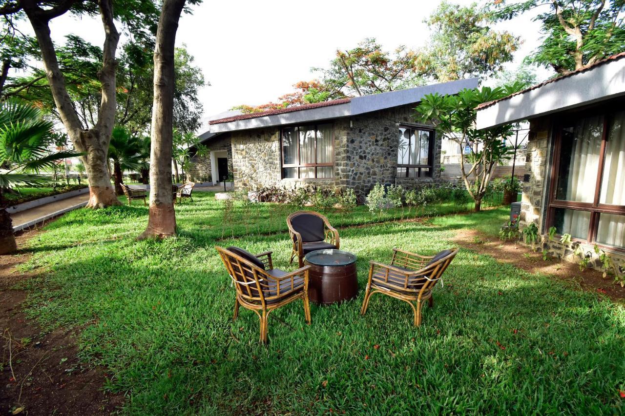 Caves County Resort Malegaon Экстерьер фото