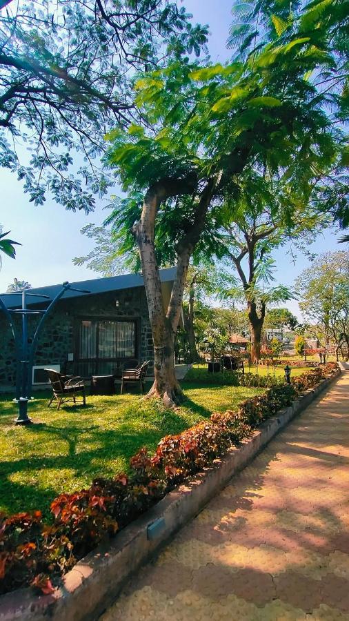 Caves County Resort Malegaon Экстерьер фото